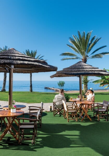 21 ATHENA BEACH HOTEL HELIOS BEACH BAR