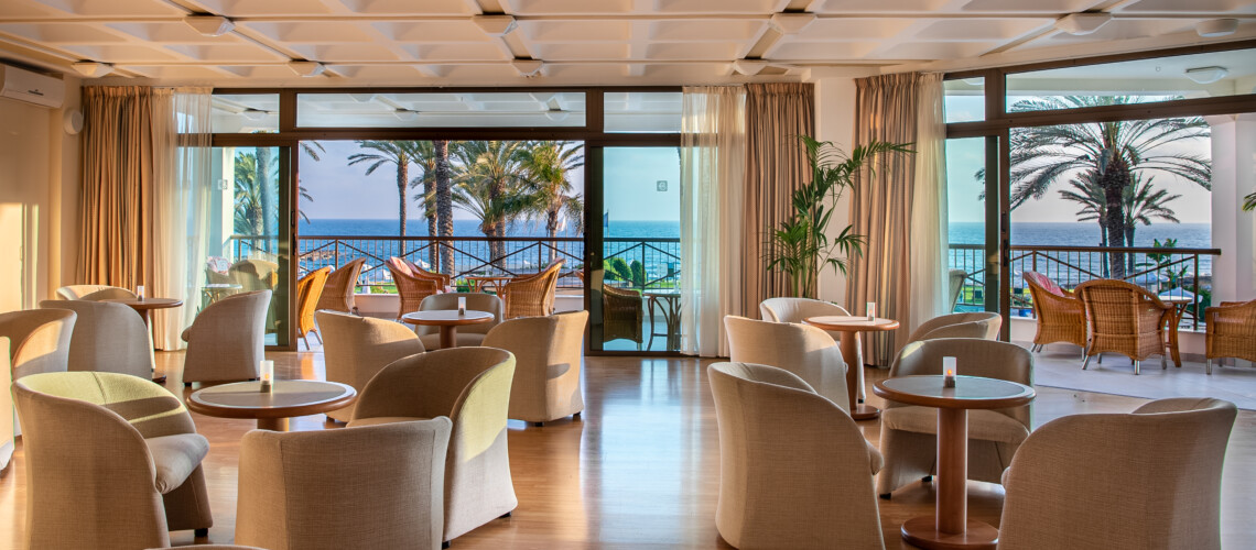 35.1 ATHENA BEACH HOTEL ATHOS LOUNGE BAR