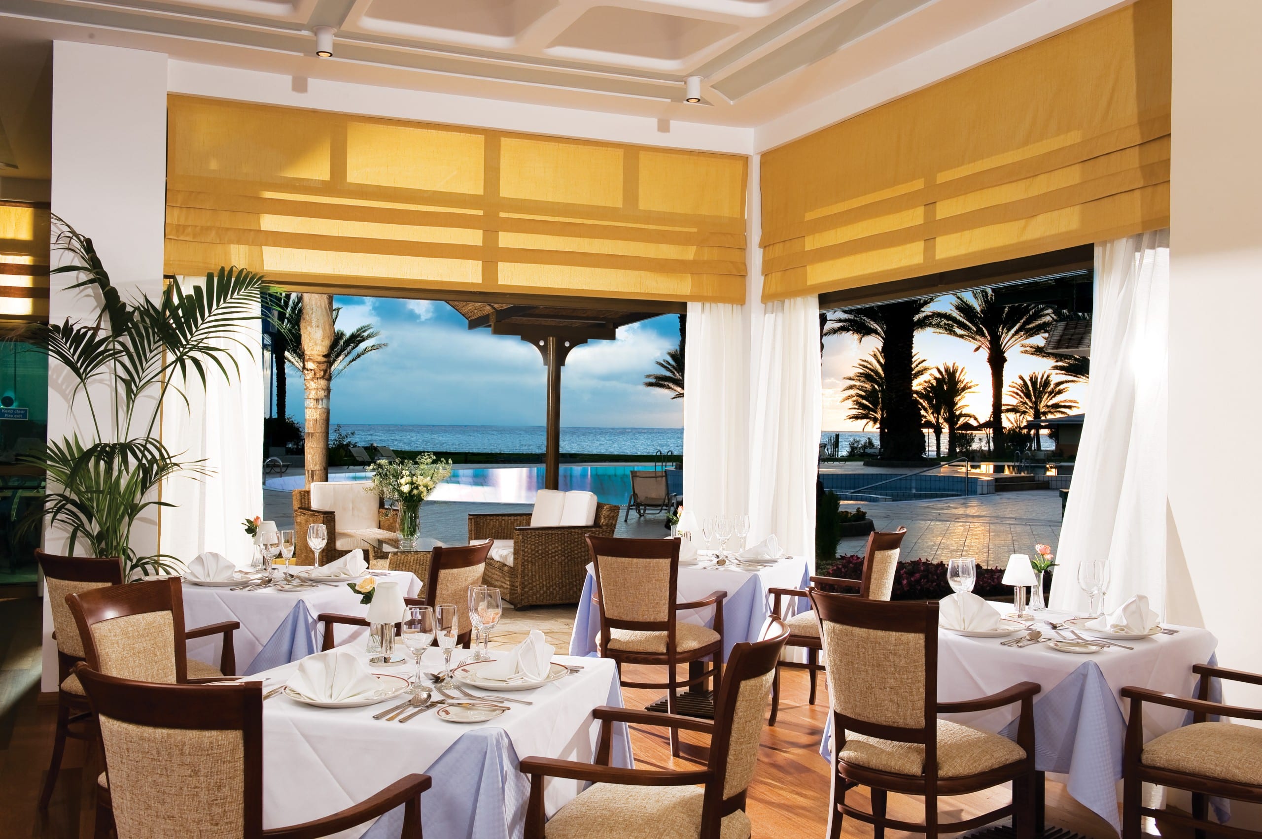 29 ATHENA BEACH HOTEL ZEPHYR A LA CARTE RESTAURANT
