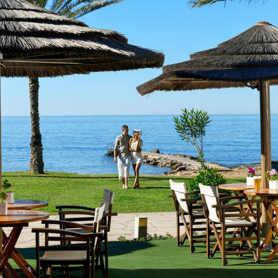 31 ATHENA BEACH HOTEL HELIOS BEACH BAR